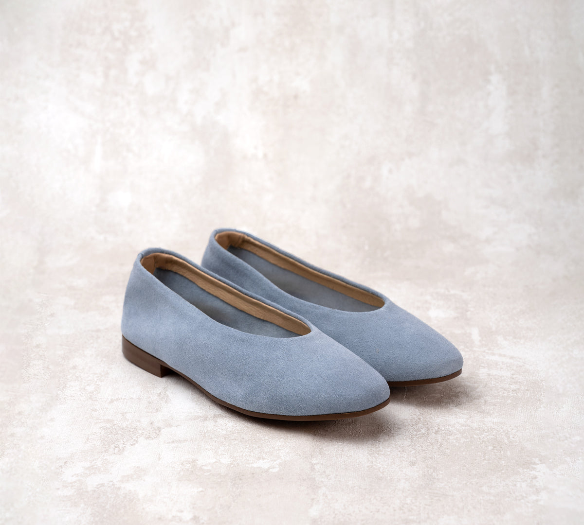 Lucrecia in Camel Suede