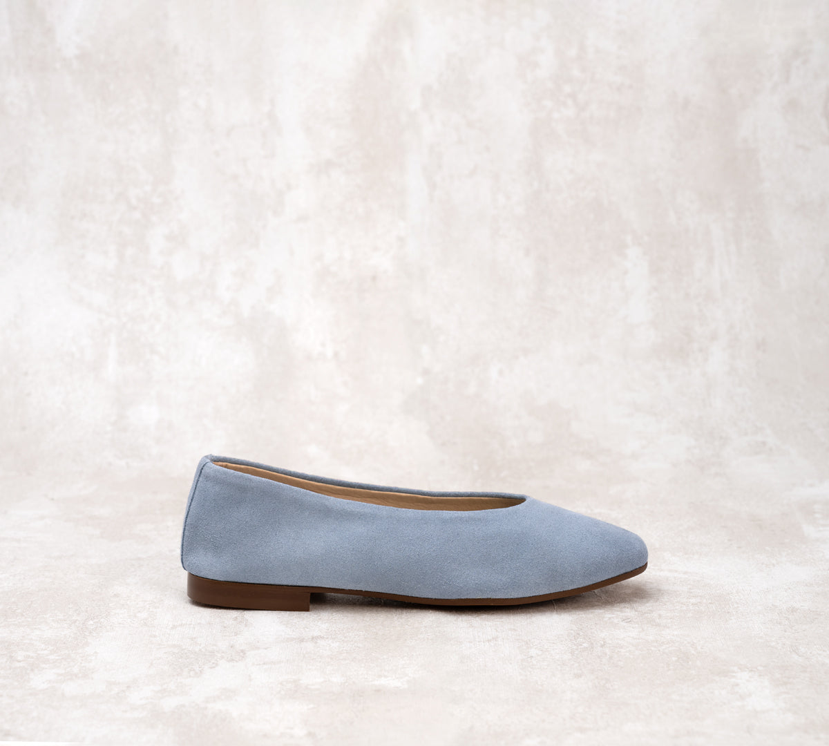 Lucrecia in Camel Suede