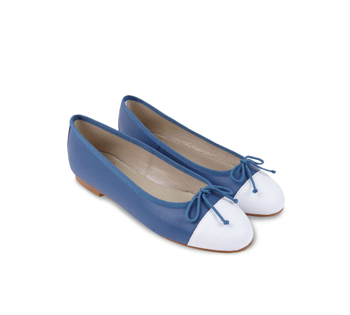Bailarina Biarritz piel azul punta blanco