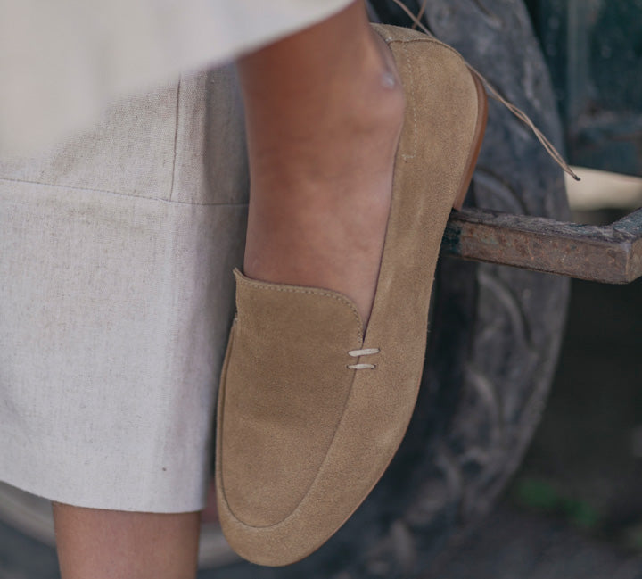 Oyambre in Camel Suede
