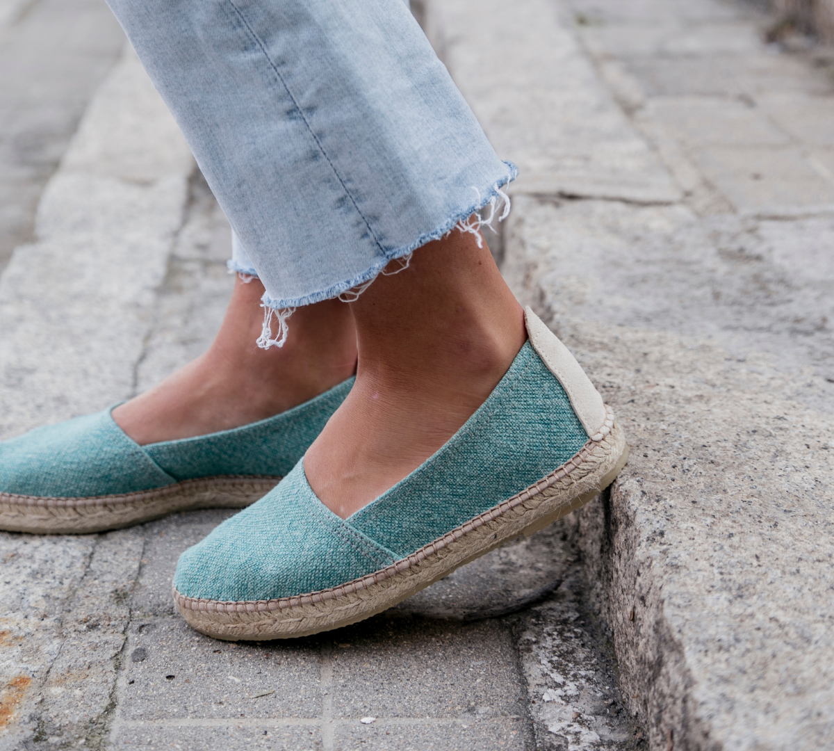 Camping in Turquoise Linen