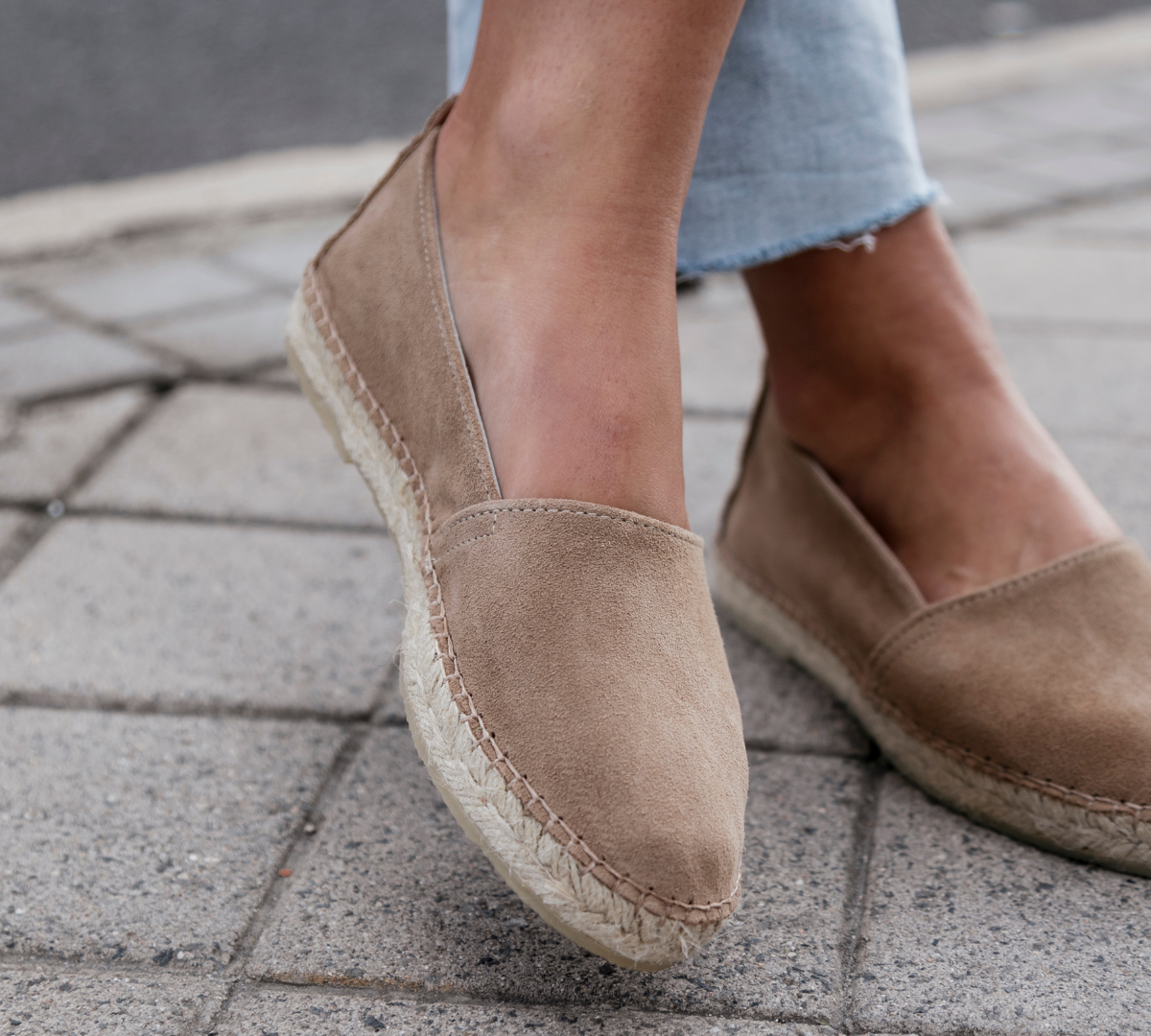 Camping in Camel Suede 