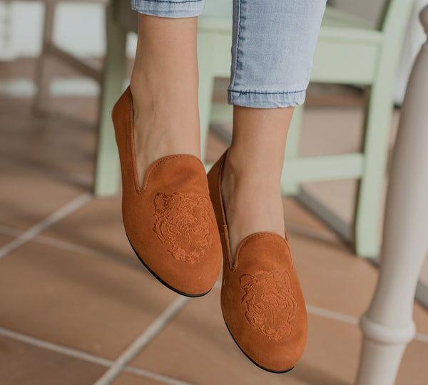 Queen Tonal Embroidered Slipper